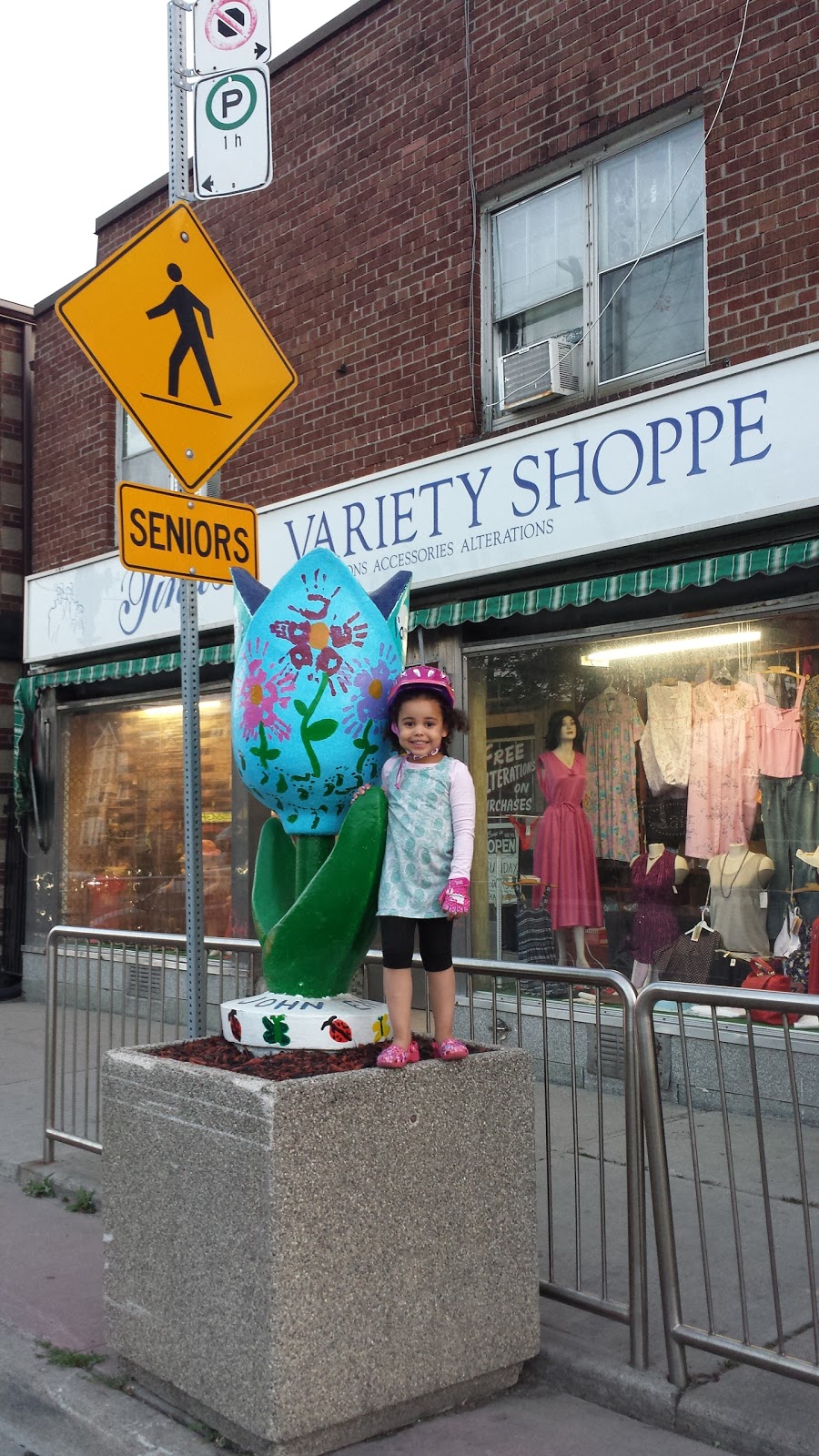 Tinas Variety Shoppe | 364 Royal York Rd, Etobicoke, ON M8Y 2R2, Canada | Phone: (416) 259-6871