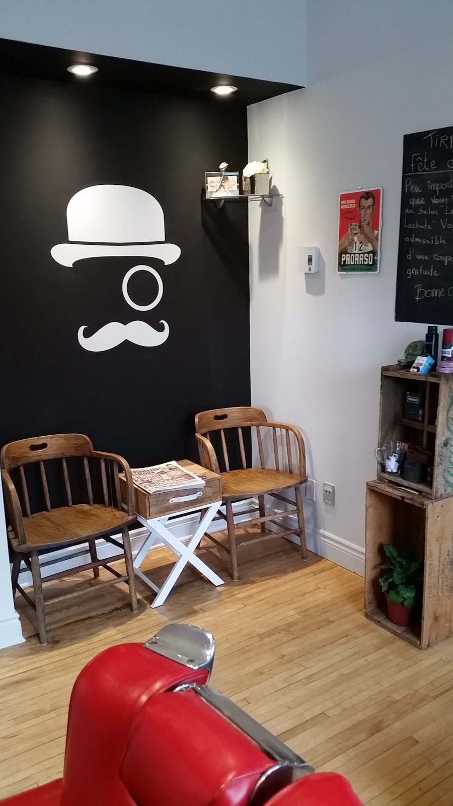 La Barbière de Lachute | 207 rue Bethanie, coin rue Bedard. Entrée à larrière du bâtiment dans le stationnement, Rue Bédard, Lachute, QC J8H 2M6, Canada | Phone: (450) 512-8251