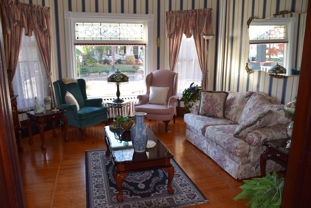 Blue Gables B&B | 4305 Simcoe St, Niagara Falls, ON L2E 1T5, Canada | Phone: (647) 865-5575