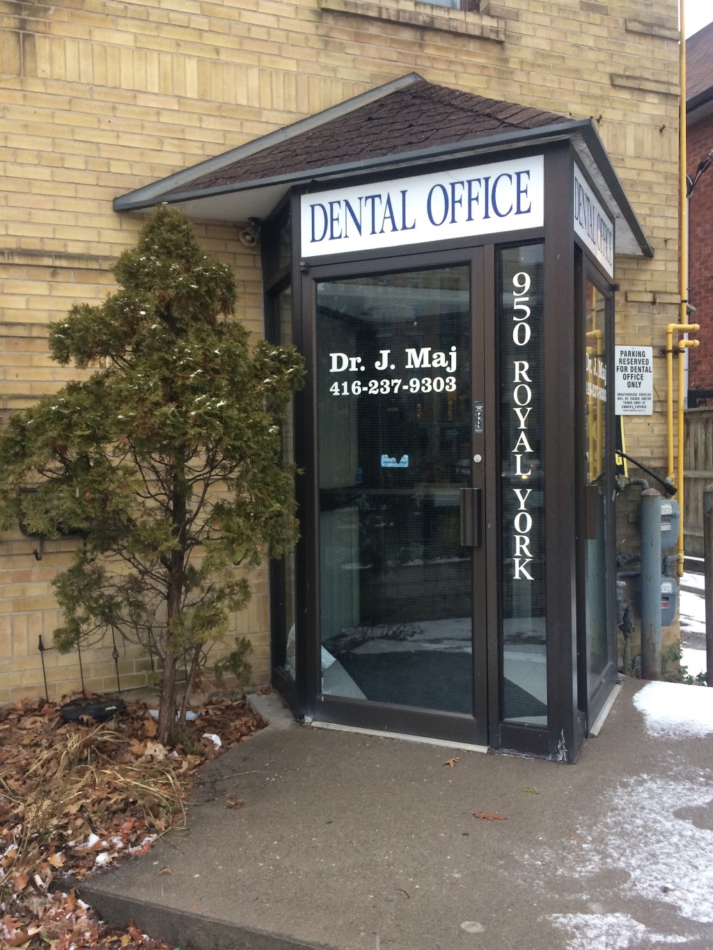 Jolanta Maj DDS | 950 Royal York Rd, Etobicoke, ON M8X 2E5, Canada | Phone: (416) 237-9303