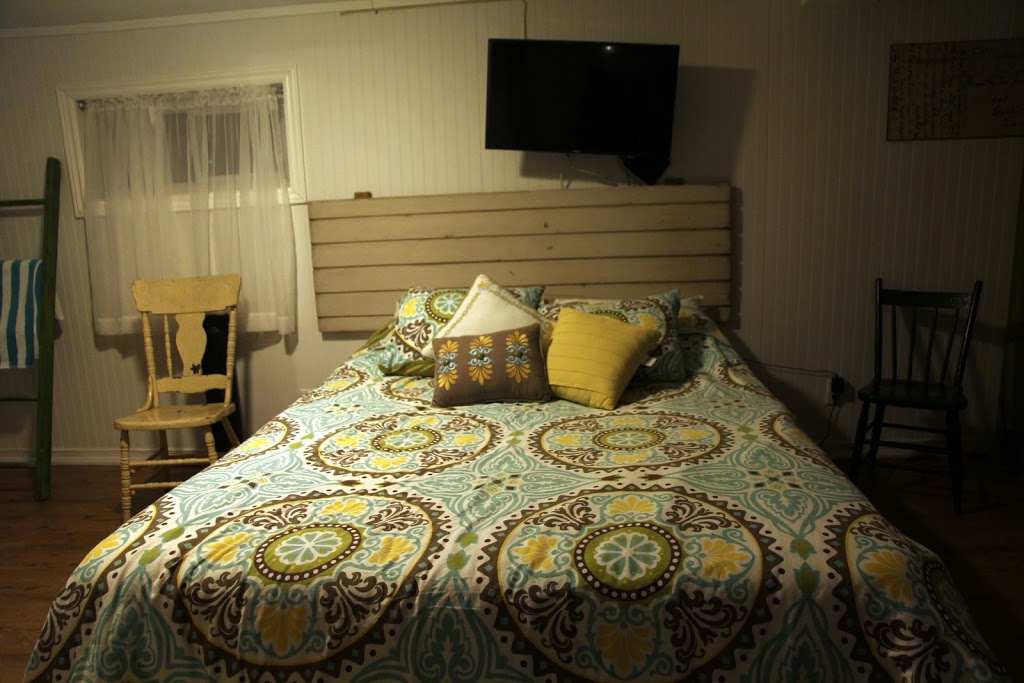 Lone Pine Inn | 581 Phillip St E, Gravenhurst, ON P1P 1M3, Canada | Phone: (705) 681-1188