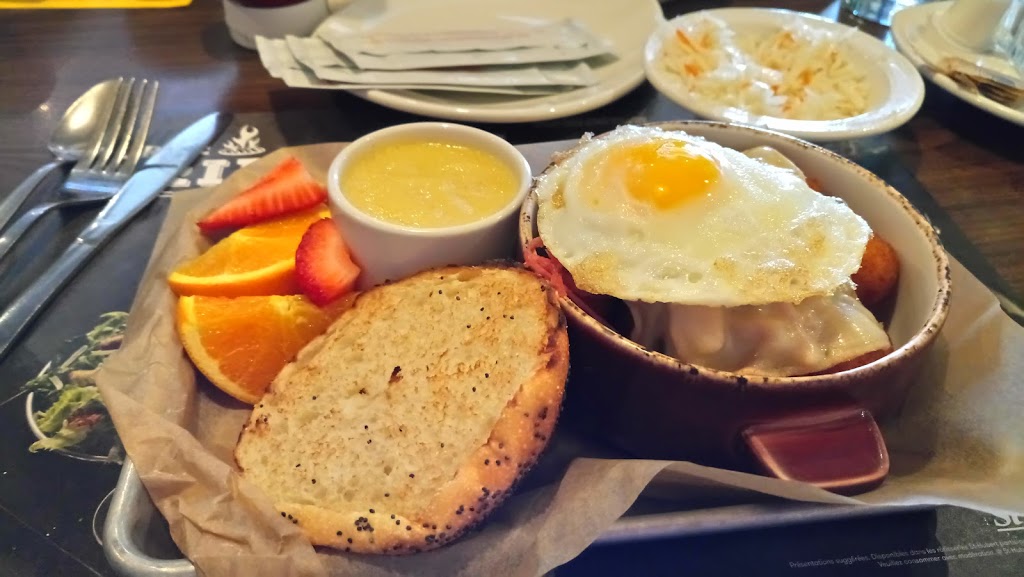 Rôtisserie St-Hubert | 107 Chemin Saint-François-Xavier, Candiac, QC J5R 3X8, Canada | Phone: (514) 385-5555