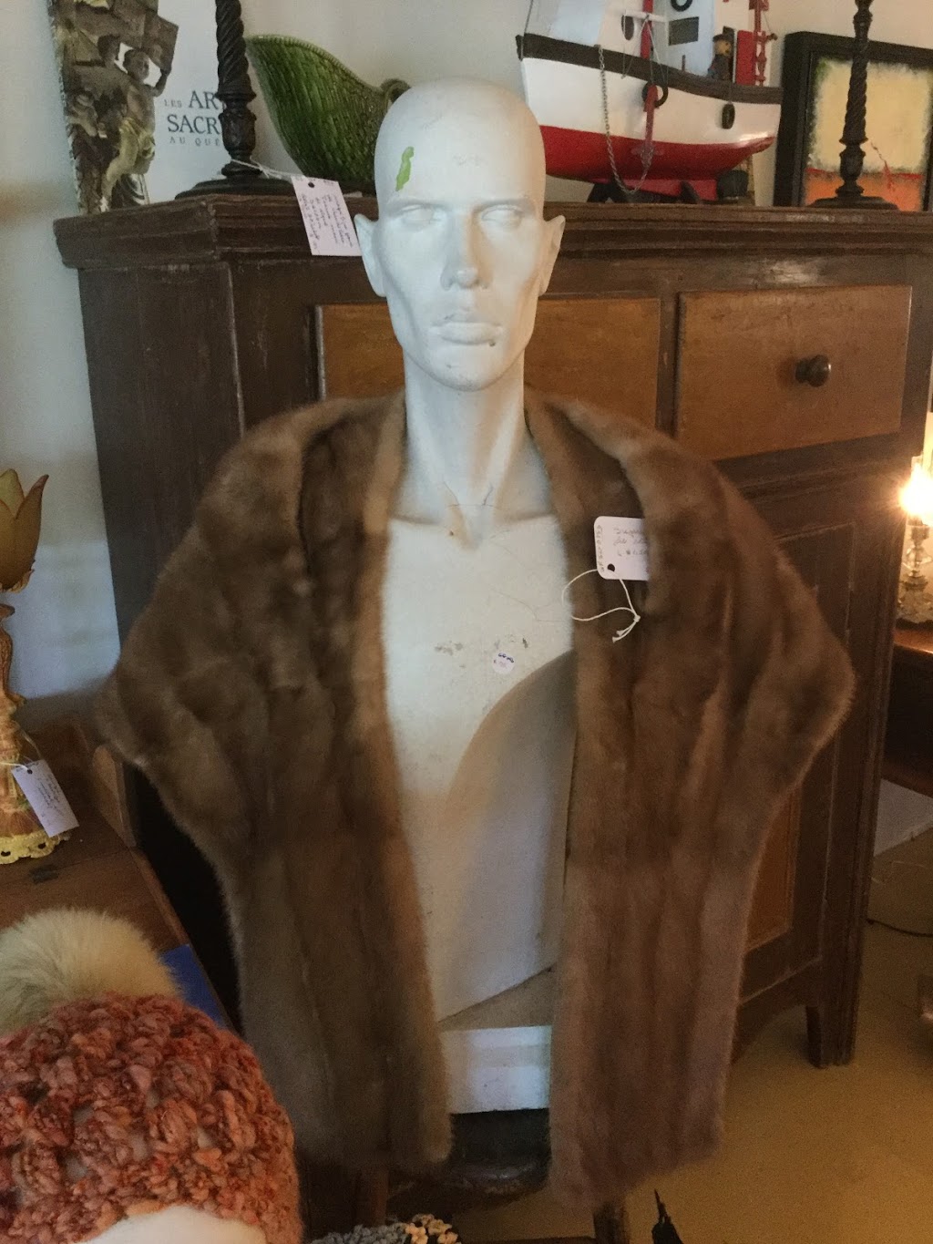 Denis Lavallée, antiquaire & galeriste | 2843 Chemin Royal, Sainte-Famille, QC G0A 3P0, Canada | Phone: (819) 268-8787