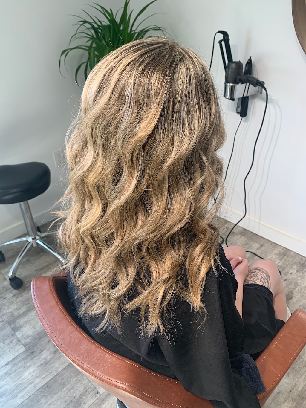 Le 557 Studio de Coiffure | 557 Chem. du Bord-du-Lac-Lakeshore, Dorval, QC H9S 2B4, Canada | Phone: (514) 300-7557
