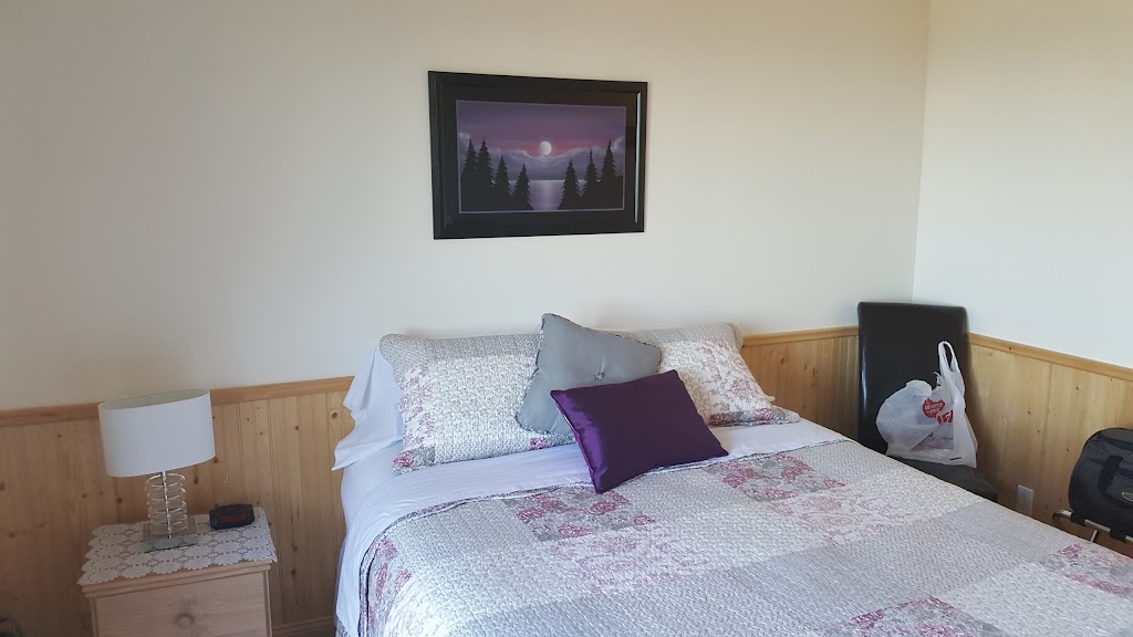 Hotel Sous La Croix | 3 Rue Sous la Croix, Tadoussac, QC G0T 2A0, Canada | Phone: (418) 235-2022