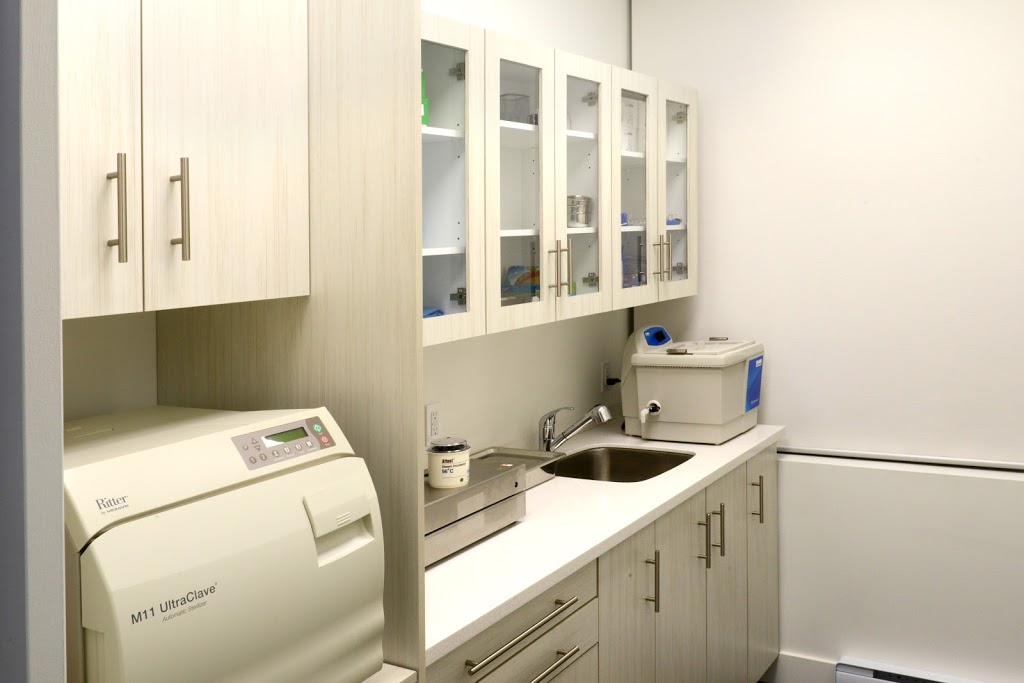 Clinique de Montreal - Medico Chirugicale | 305, 150 Boulevard de la Côte-Vertu, Saint-Laurent, QC H4N 1C6, Canada | Phone: (514) 222-5050