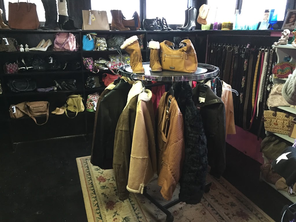 Rick’s Record Shack & Wifey’s Closet | 3348 Lake Shore Rd, Buffalo, NY 14219, USA | Phone: (716) 563-9116