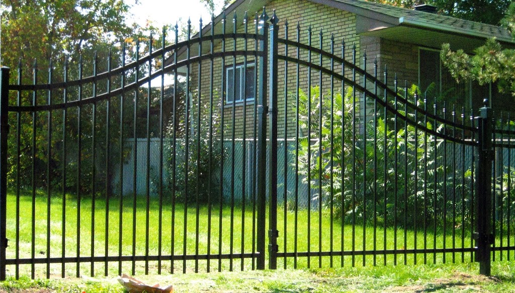 Clotures Eques | 2352 Rue Principale, Dunham, QC J0E 1M0, Canada | Phone: (450) 266-2460