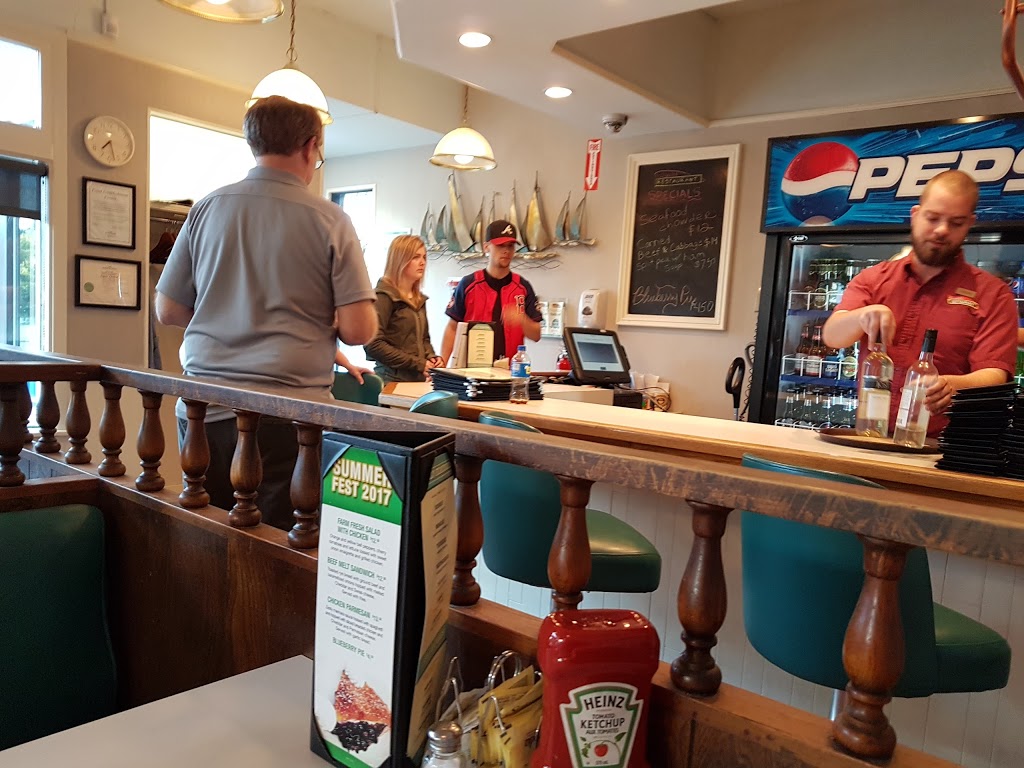 Esquire Restaurant | 772 Bedford Hwy, Halifax, NS B0N 1B0, Canada | Phone: (902) 835-9033