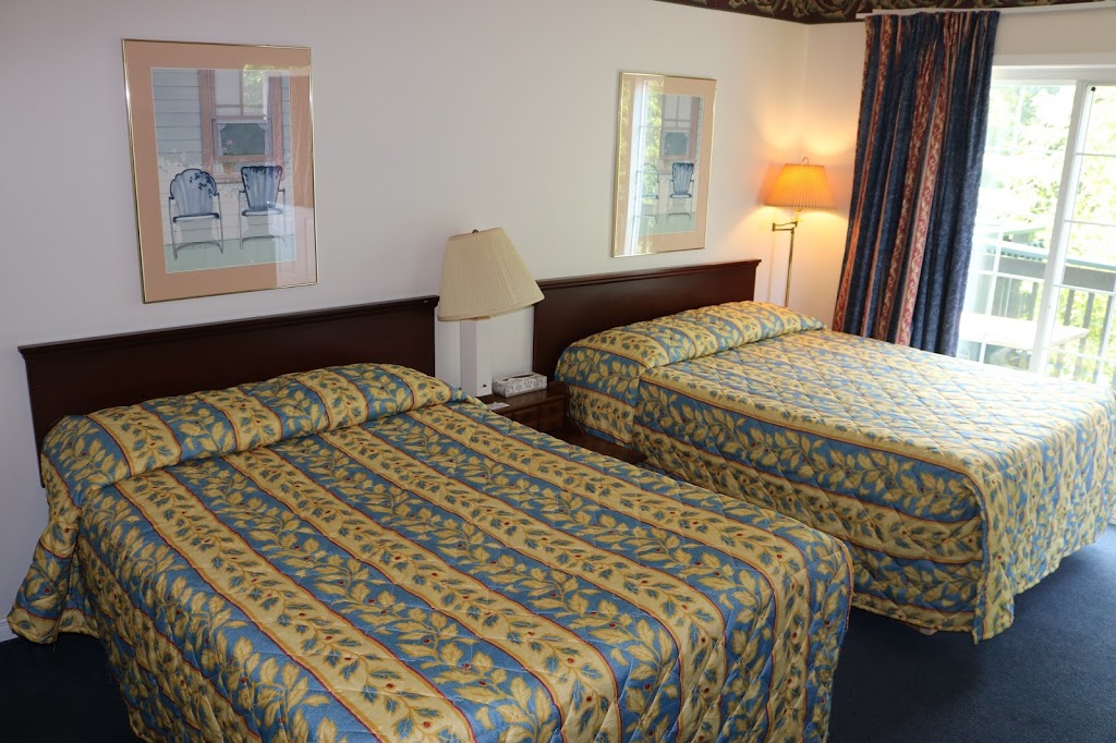 Fenelon Inn | 36 Helen St, Fenelon Falls, ON K0M 1N0, Canada | Phone: (705) 887-9000