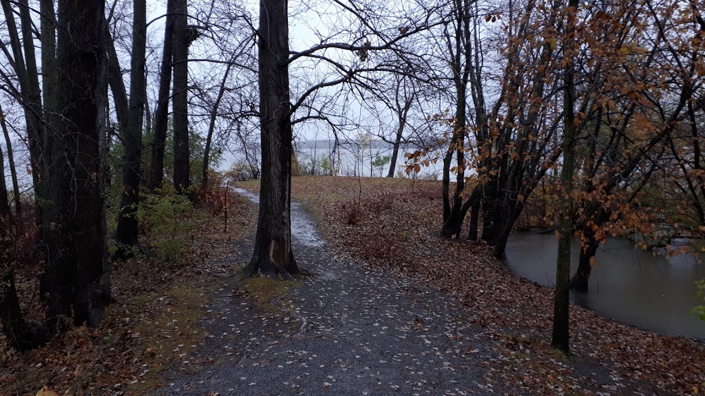 Parc de la Maison-Valois | 331 Avenue Saint-Charles, Vaudreuil-Dorion, QC J7V 2L6, Canada | Phone: (450) 455-3371
