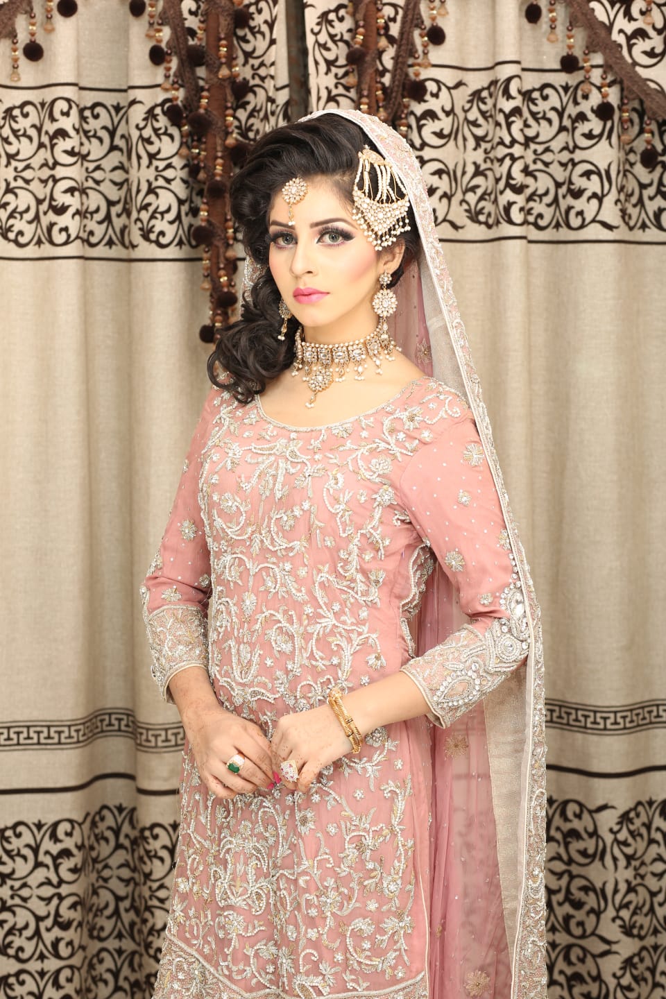 BM Looks By Beenish Maroof | 5651 Raleigh St, Mississauga, ON L5M 7E4, Canada | Phone: (647) 916-1948