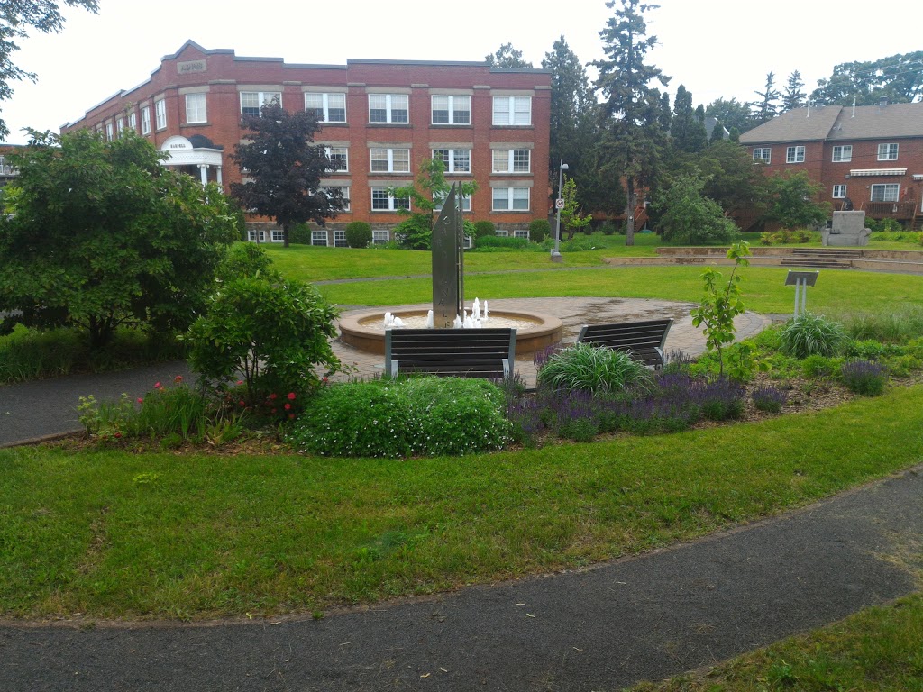 Jardins Harpell | Rue du Pacifique, Sainte-Anne-de-Bellevue, QC H9X 4C4, Canada