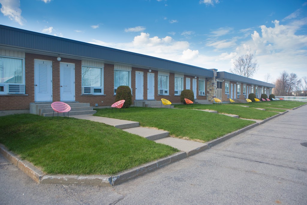 Motel Vaudreuil | 255 Rue Boisvert, Vaudreuil-Dorion, QC J7V 8G4, Canada | Phone: (450) 424-4414