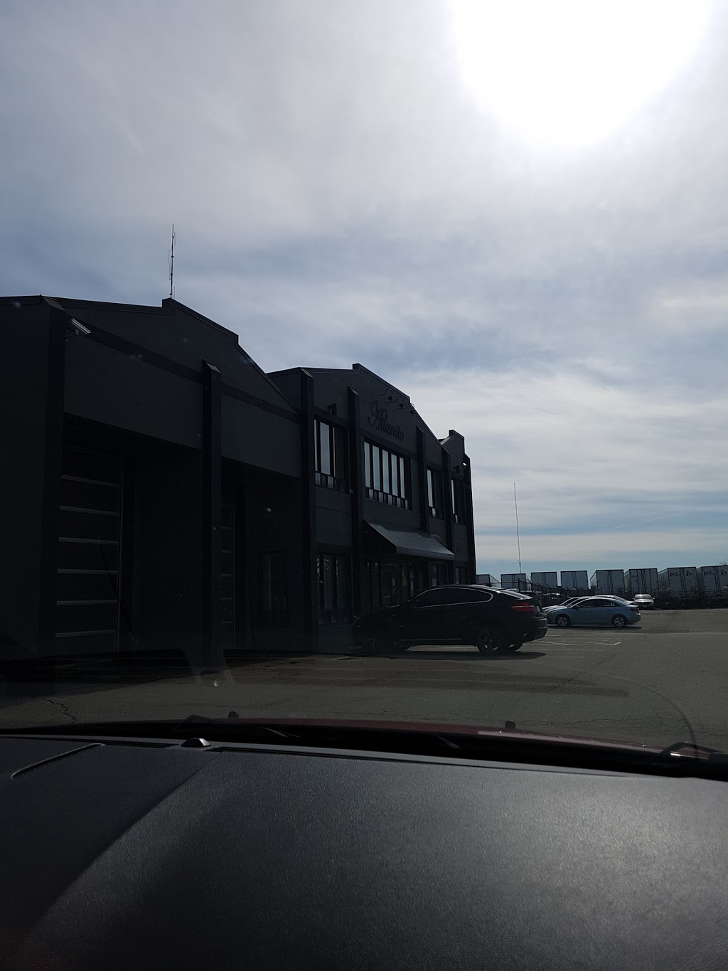 Atlantic Auto Body | 6121 Atlantic Dr, Mississauga, ON L5T 1N7, Canada | Phone: (905) 564-7072