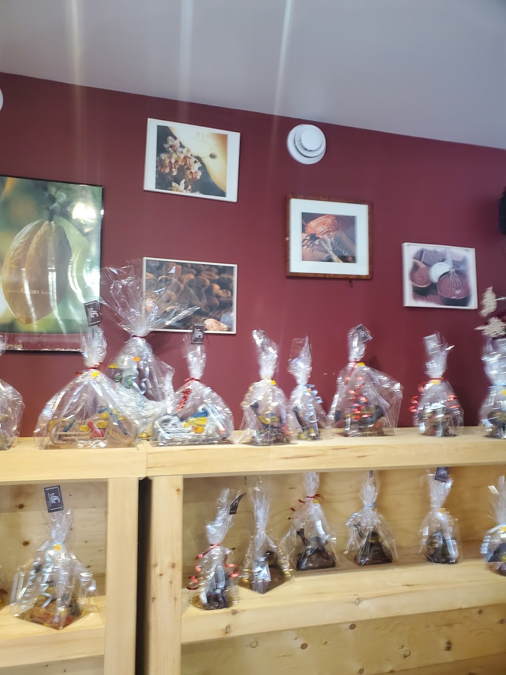 MC Chaloin Chocolatier | 19 Rue St Joseph, Gracefield, QC J0X 1W0, Canada | Phone: (819) 463-1946