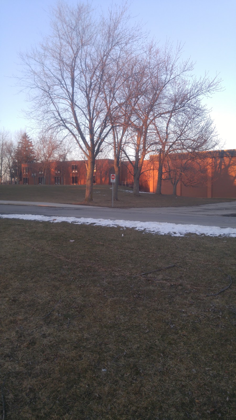 Ancaster High School | 374 Jerseyville Rd W, Ancaster, ON L9G 3K8, Canada | Phone: (905) 648-4468