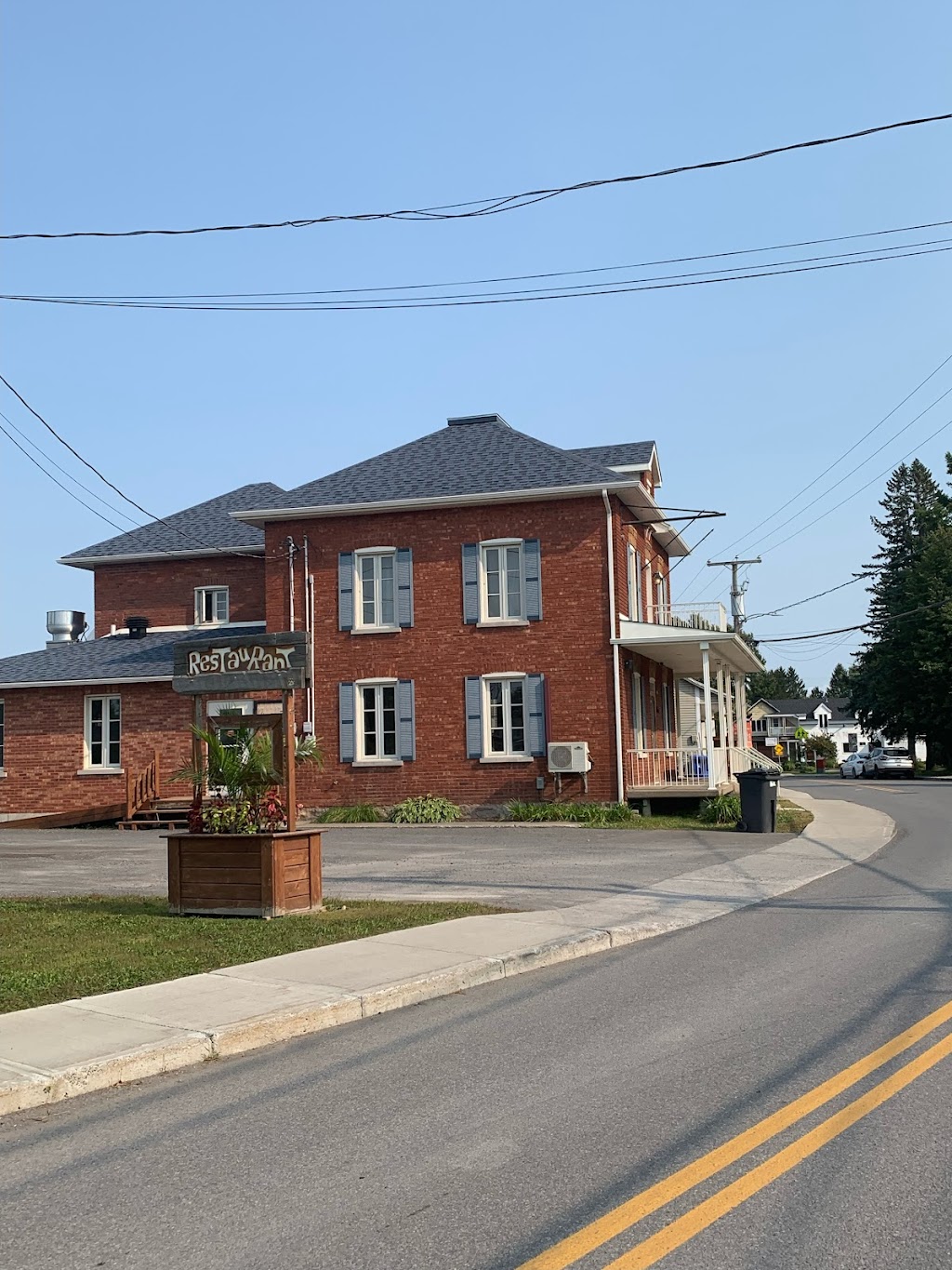 Restaurant Le Saint-Liguori | 780 Rue Principale, Saint-Liguori, QC J0K 2X0, Canada | Phone: (450) 759-1649