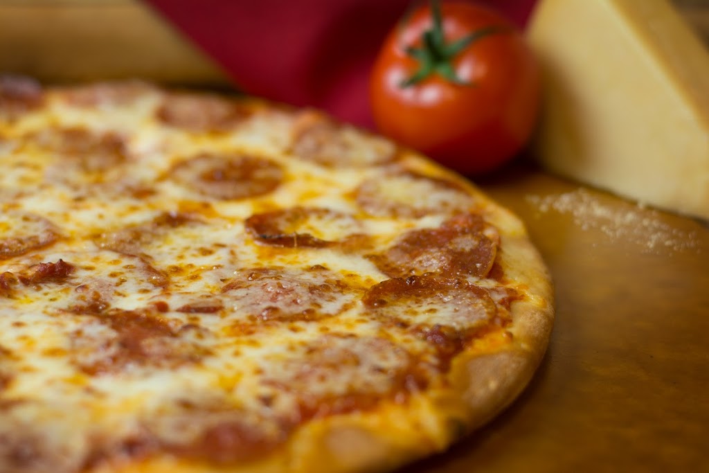 Mama Delucas Pizza | 80863 Main St, Memphis, MI 48041, USA | Phone: (810) 392-2240