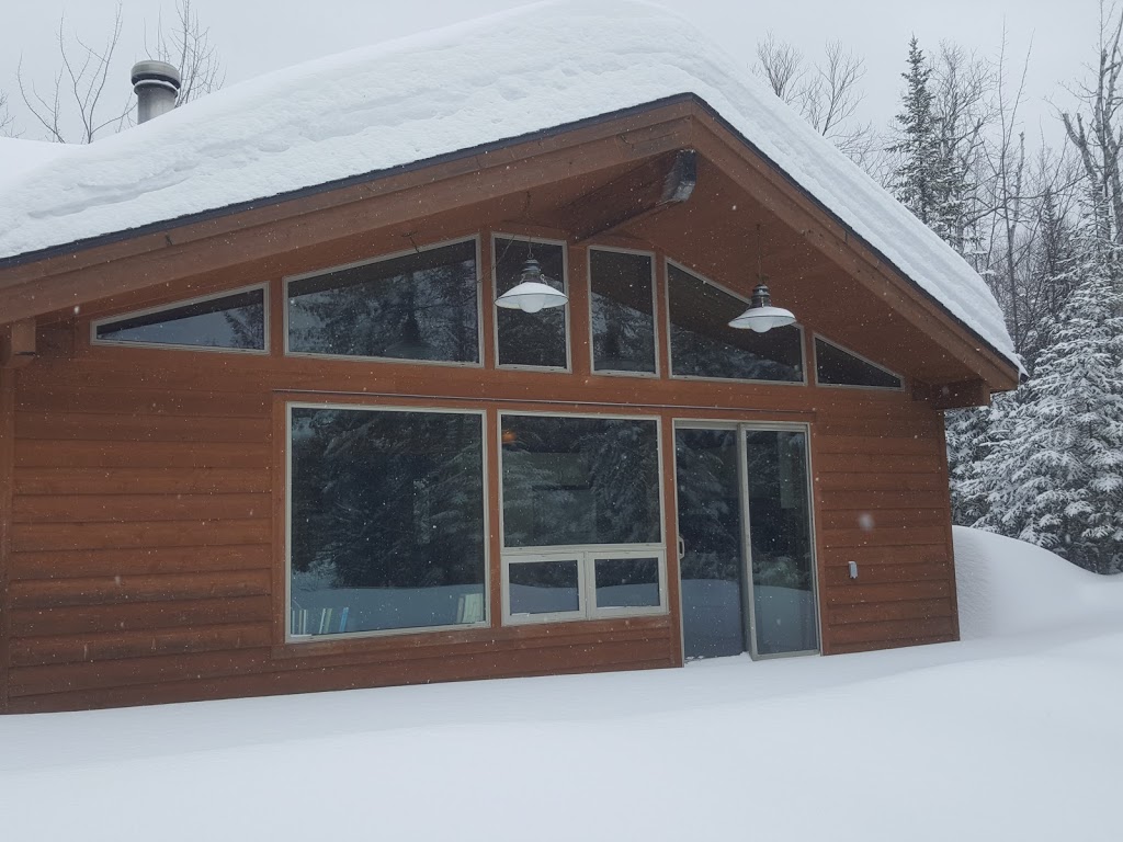 Chalet Piccolo | 100 Rue des Mille-Feuilles, Chertsey, QC J0K 3K0, Canada | Phone: (877) 982-9797