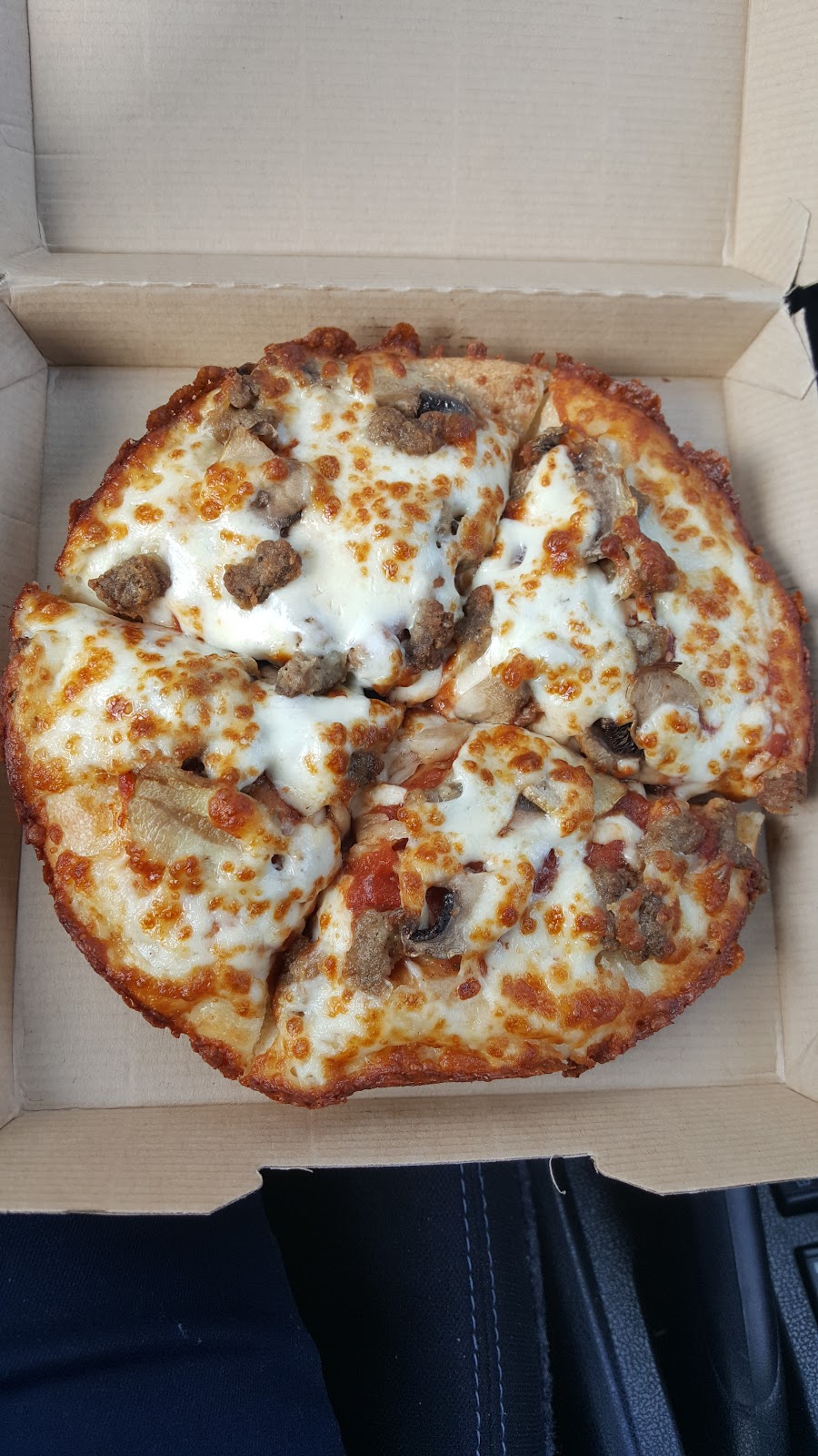 Pizza Hut | 392 John St, Thornhill, ON L3T 5W6, Canada | Phone: (905) 886-4444