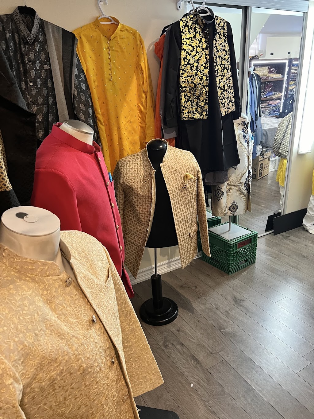 Kurta Kollection | 3854 Partition Rd, Mississauga, ON L5N 8N2, Canada | Phone: (905) 608-3624