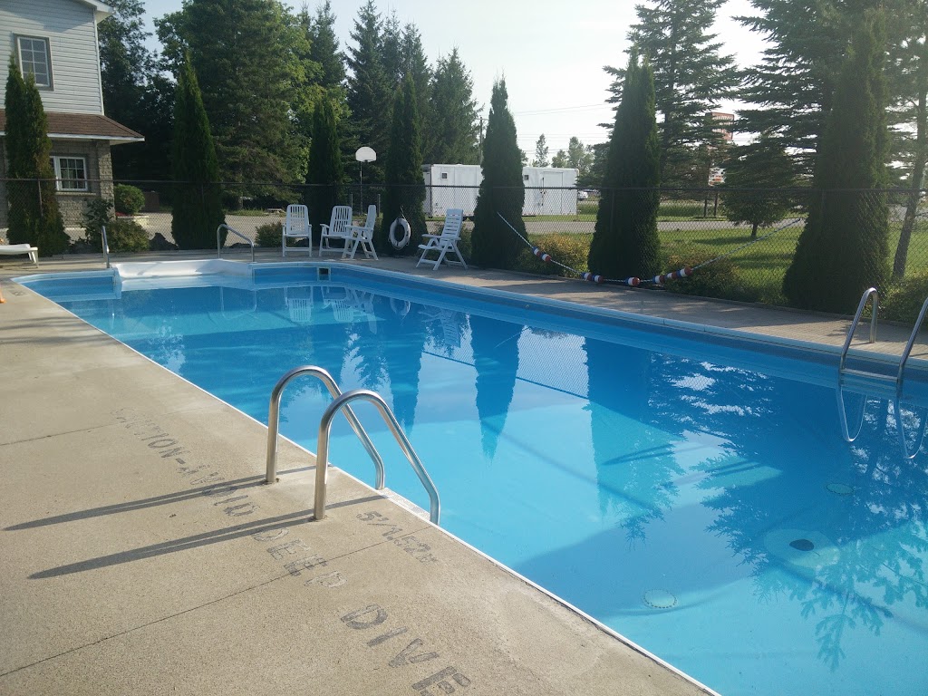 Wiarton WillyS Inn | 200 Berford St, Wiarton, ON N0H 2T0, Canada | Phone: (519) 534-3907