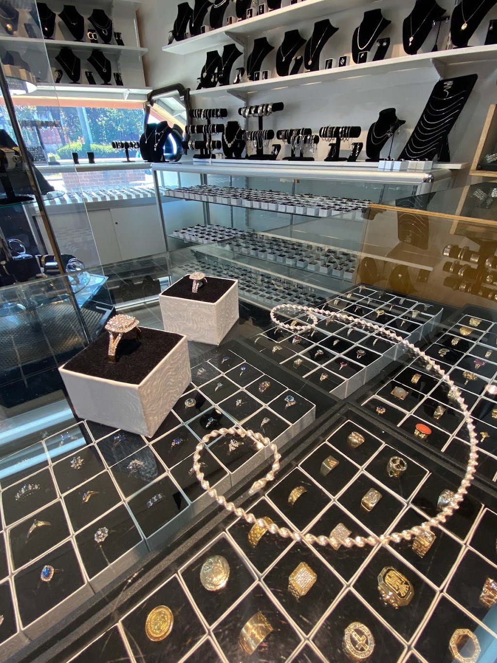 Westshore Jewelry | 730 Goldstream Ave, Victoria, BC V9B 0H9, Canada | Phone: (778) 406-0606