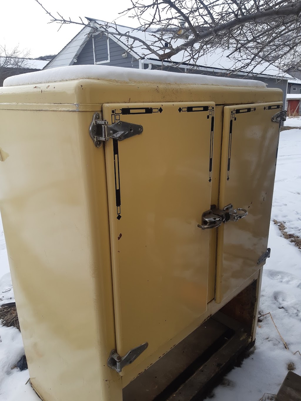 Pauliesgotter | 649 2 Ave, Drumheller, AB T0J 0Y0, Canada | Phone: (403) 436-2089
