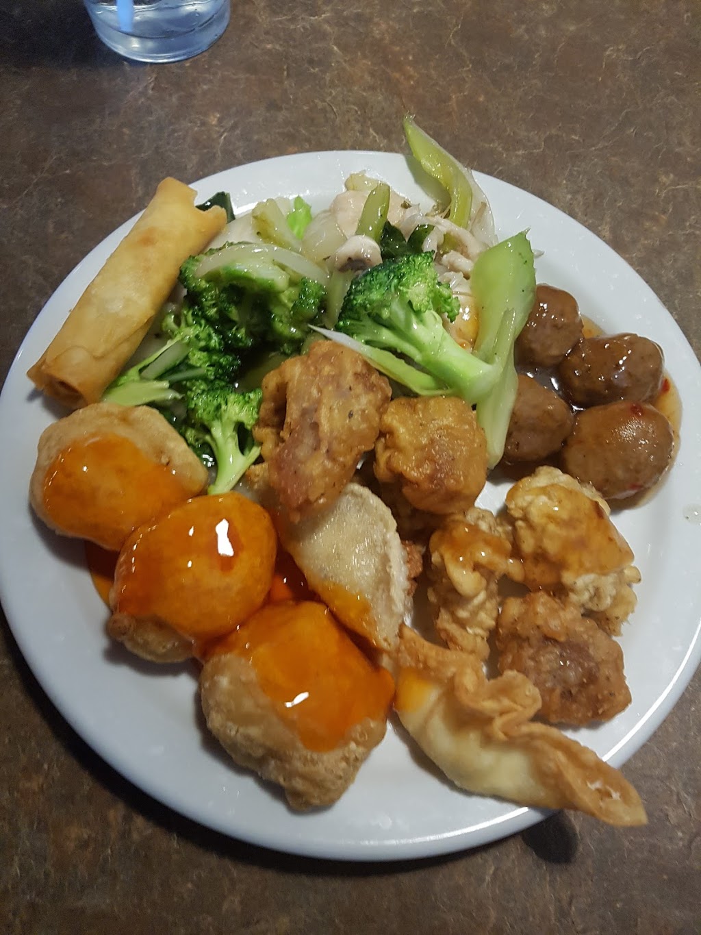 Long Du Restaurant | 2121 Long Lake Rd, Sudbury, ON P3E 5H2, Canada | Phone: (705) 222-2141