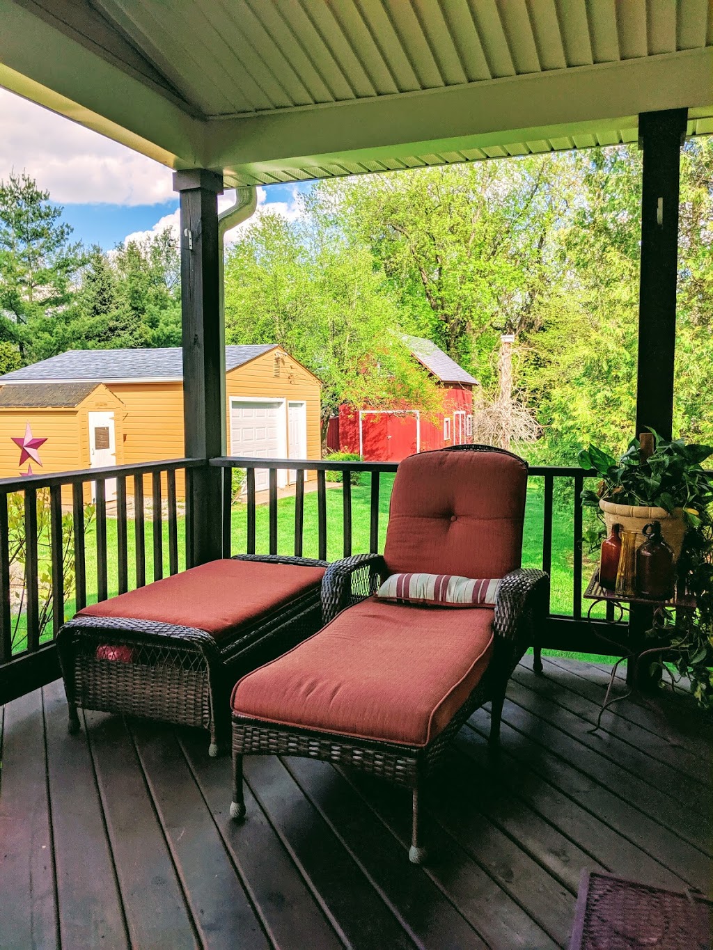 Algonac Vacation Rentals | 703 St Clair River Dr, Algonac, MI 48001, USA | Phone: (810) 580-1042