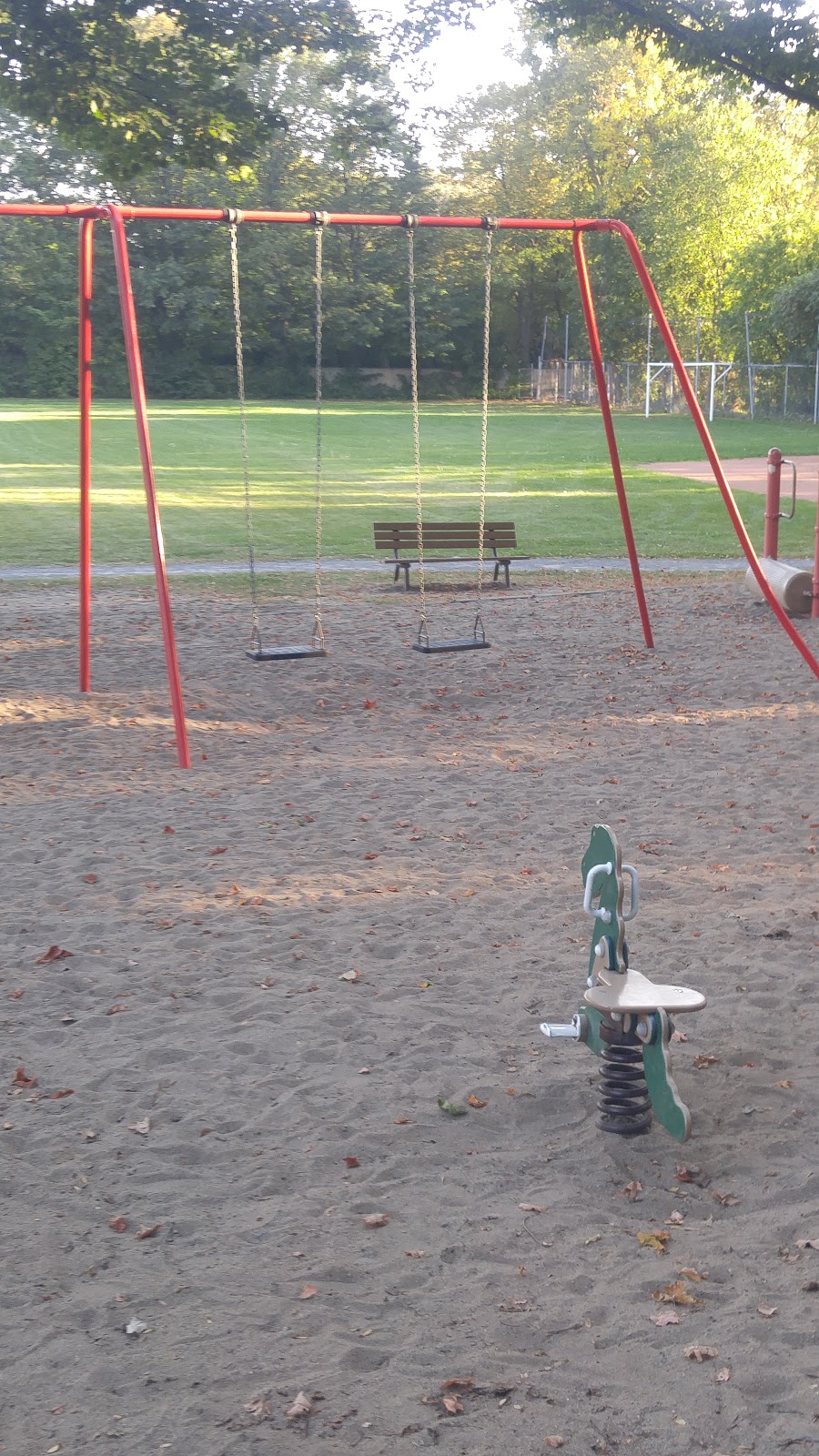 Beaconsfield Heights Park | Beaconsfield, QC H9W, Canada | Phone: (514) 428-4400