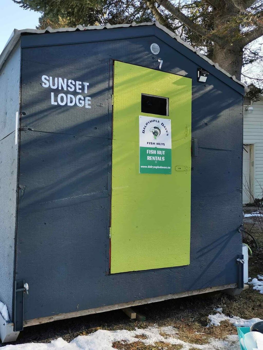 Dalrymple Daves FISH HUTS | 128 Fulsom Crescent, Orillia, ON L3V 6H5, Canada | Phone: (855) 923-3235