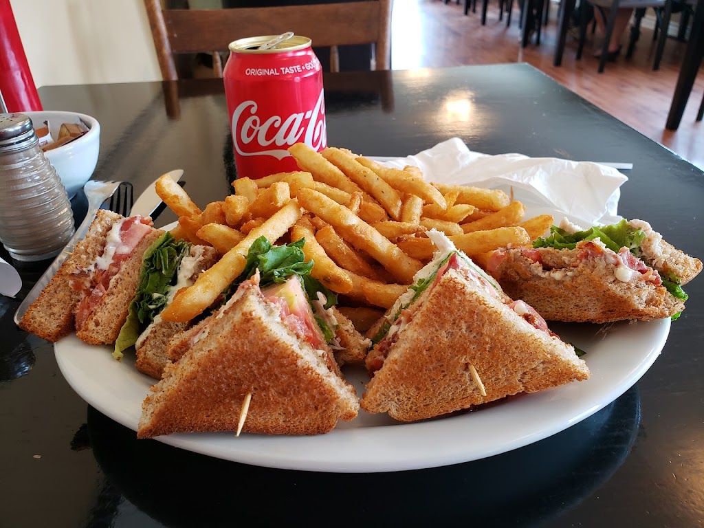 MacFarlane Lantern Restaurant | 10163 Durham St, Pugwash, NS B0K 1L0, Canada | Phone: (902) 305-4242