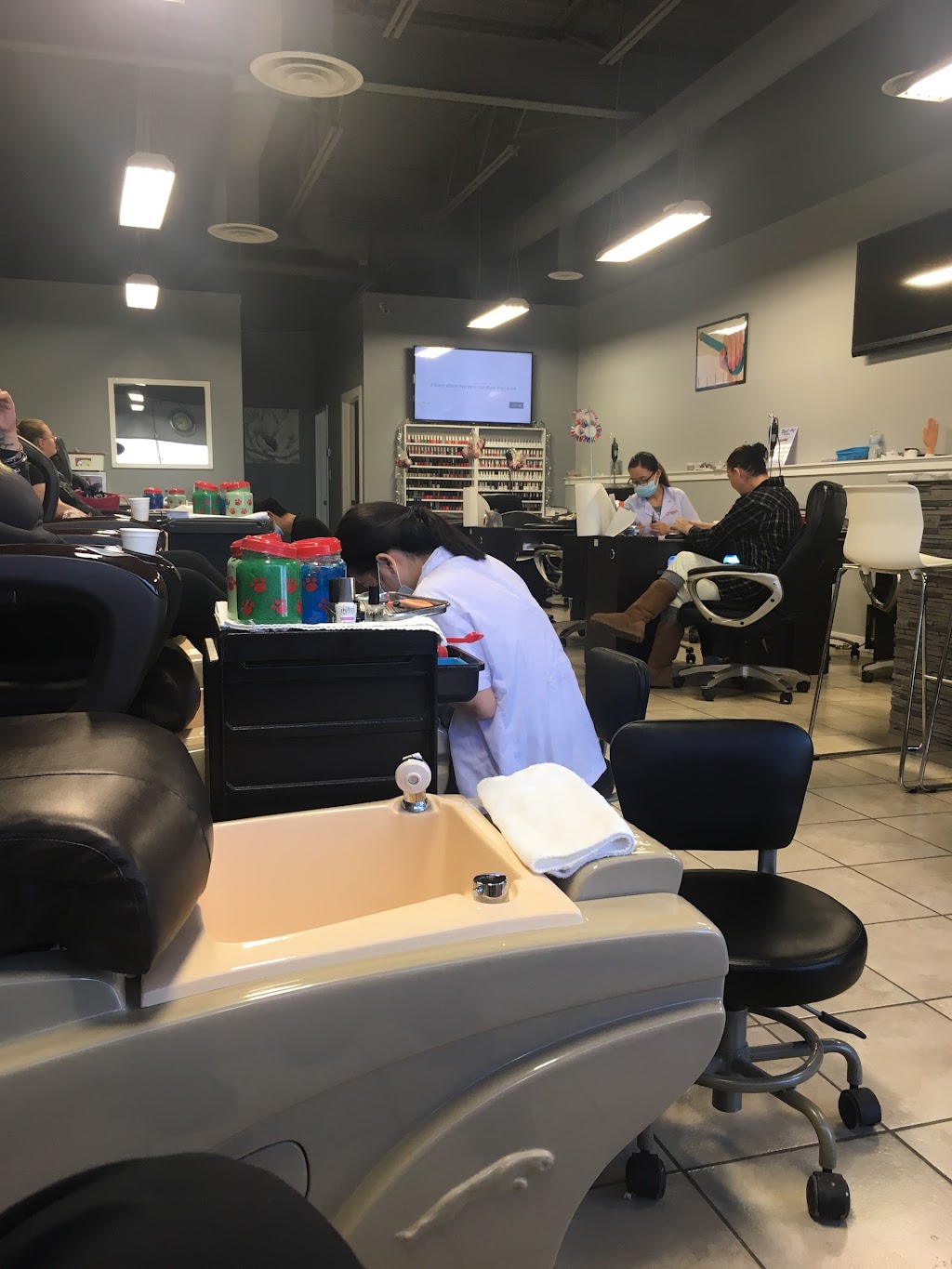 Q Nails | 8807 100 St #5, Morinville, AB T8R 1V5, Canada | Phone: (780) 939-0199
