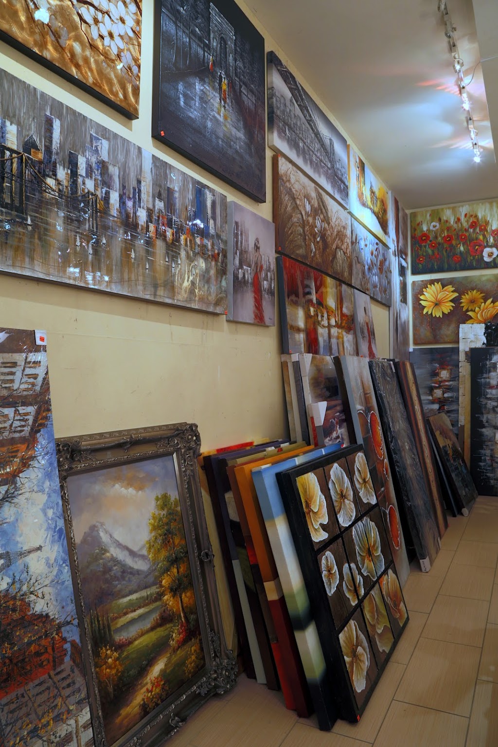Aux Merveilles | 2305 Chemin Rockland, Mont-Royal, QC H3P 3E9, Canada | Phone: (514) 737-0805