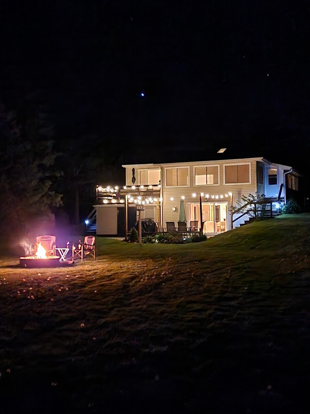 Hay Bay Lakehouse | 543 S Shore Rd, Greater Napanee, ON K7R 3K7, Canada | Phone: (905) 902-2568