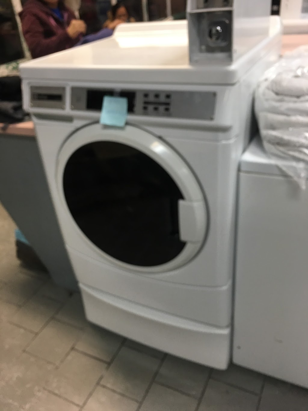 Just Like Home - Coin Laundry, Wash & Fold, and Dry Clean | 325 Central Pkwy W, Mississauga, ON L5B 3X9, Canada | Phone: (905) 281-8272