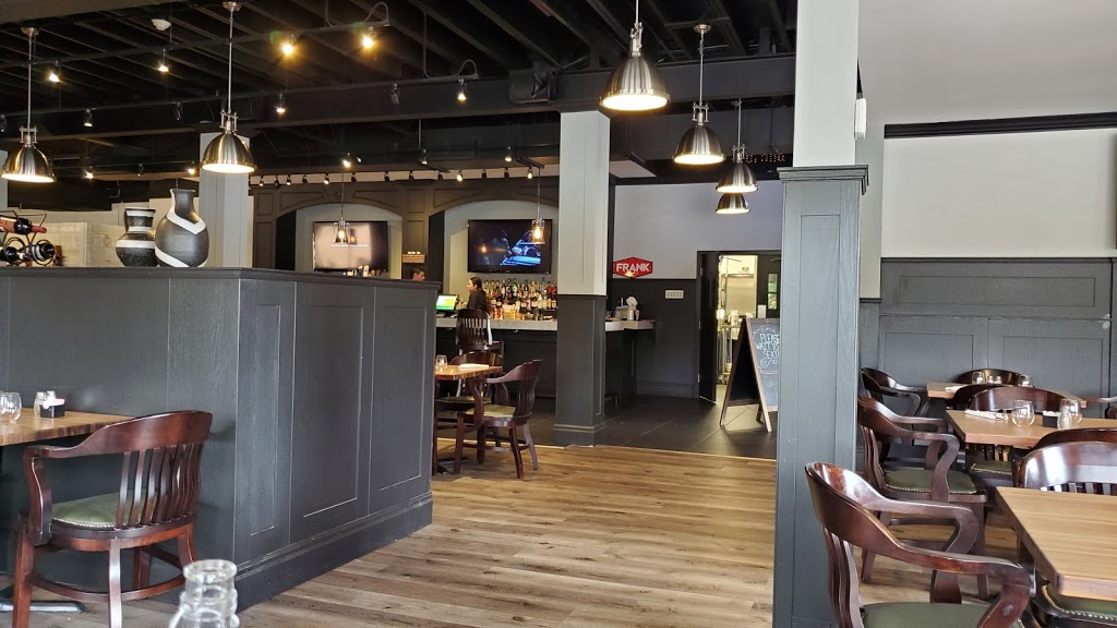 LA Bar & Grill | 3560 Walker Rd, Windsor, ON N8W 3S4, Canada | Phone: (519) 966-0692