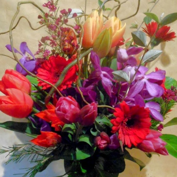 Bowen Island Flower Shop | 559 Artisan Ln, Bowen Island, BC V0N 1G0, Canada | Phone: (604) 947-2278