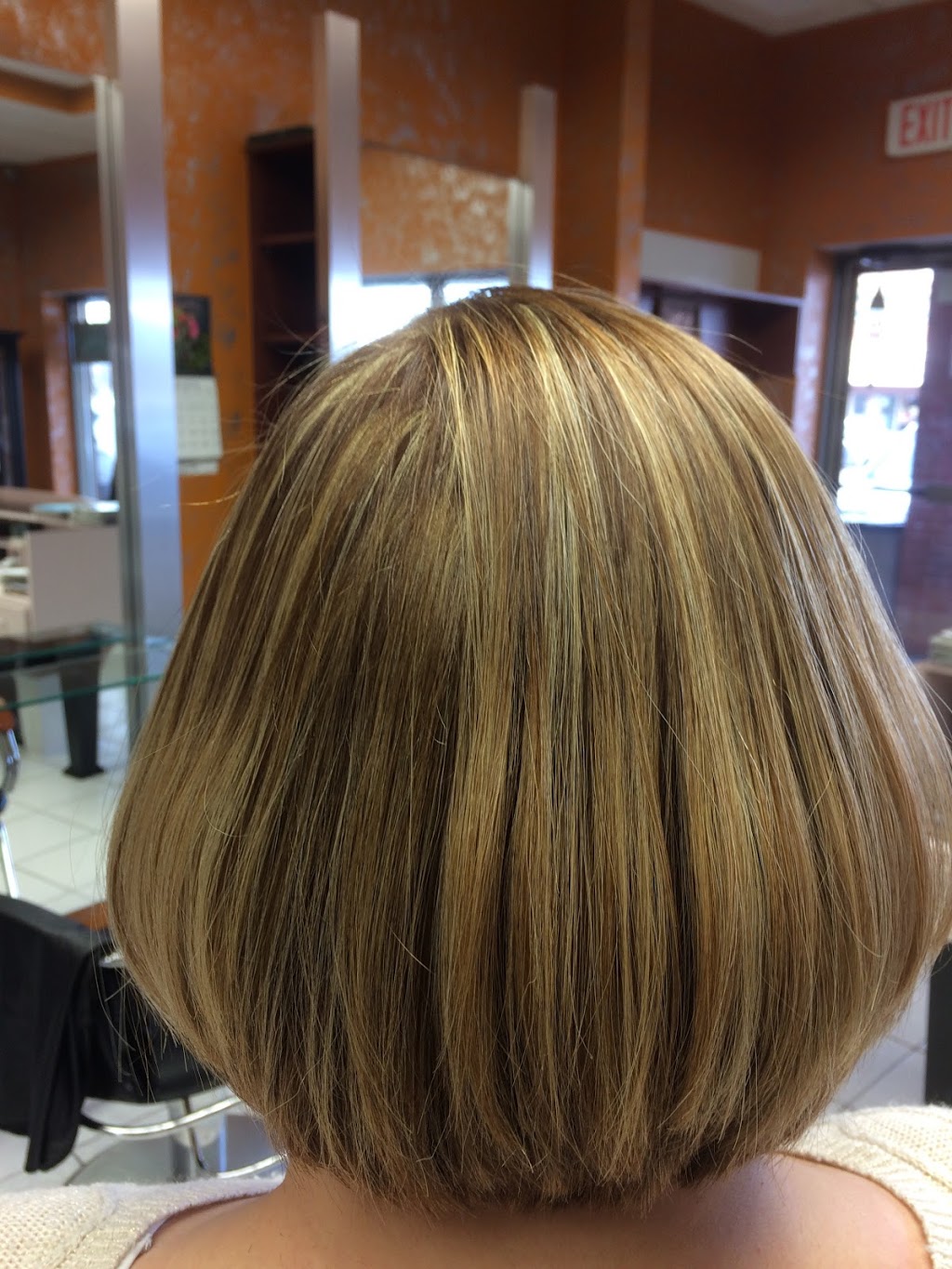 The Barber & Beauty Salon | Behind Scotia Bank, 1891 Rathburn Rd E unit 20, Mississauga, ON L4W 3Z3, Canada | Phone: (905) 629-2250