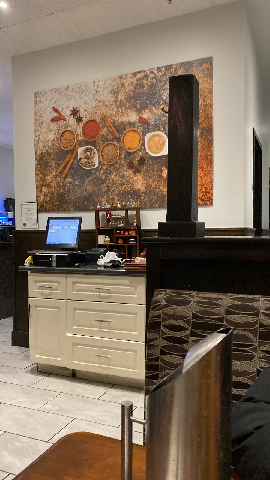 DAKSH RESTAURANT & BAR | 92 Simcoe St, Tillsonburg, ON N4G 2J1, Canada | Phone: (519) 688-0004