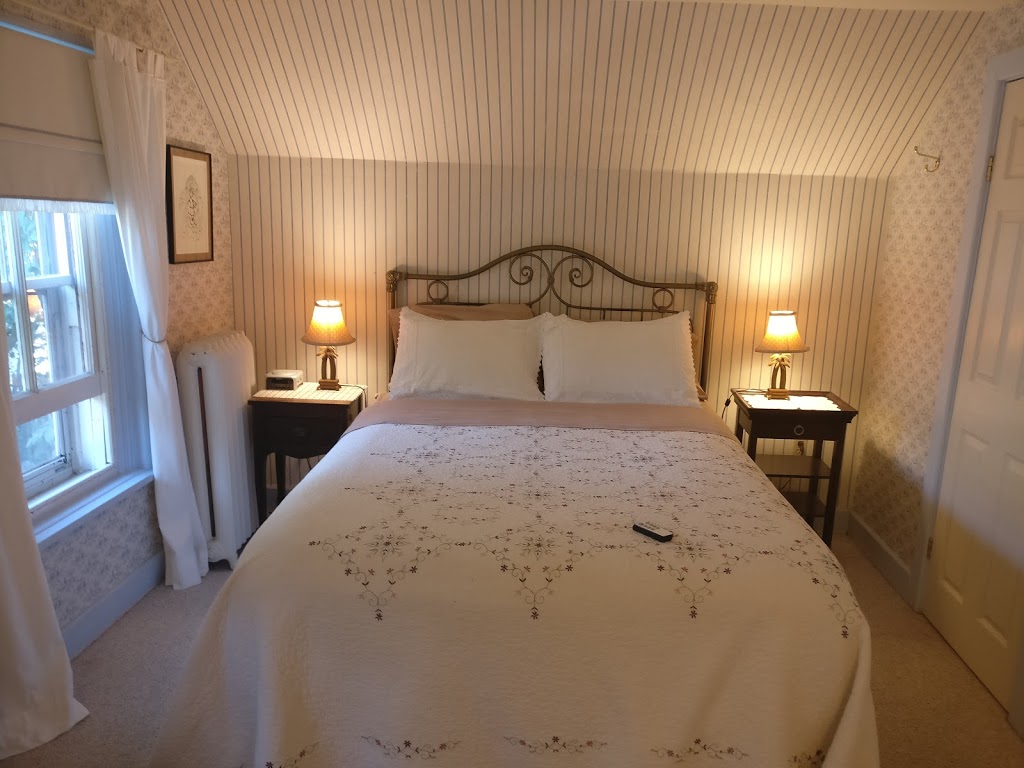 Turtle Island Bed And Breakfast | 415 Stone St S, Gananoque, ON K7G 2A6, Canada | Phone: (613) 382-7261