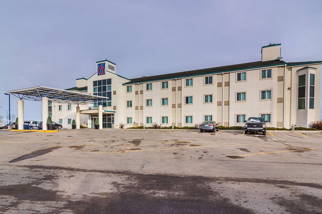 Motel 6 Saskatoon SK | 231 Marquis Dr, Saskatoon, SK S7R 1B7, Canada | Phone: (306) 665-6688