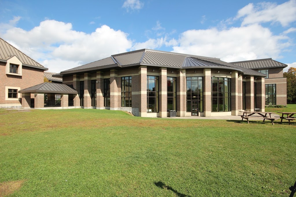 Ashbury College | 362 Mariposa Ave, Rockcliffe Park, ON K1M 0T3, Canada | Phone: (613) 749-5954