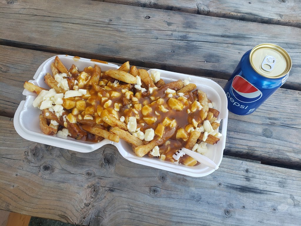 Chez Tasso bar (Poutine +) | 4490 QC-112, Ascot Corner, QC J0B 1A0, Canada | Phone: (819) 446-6994