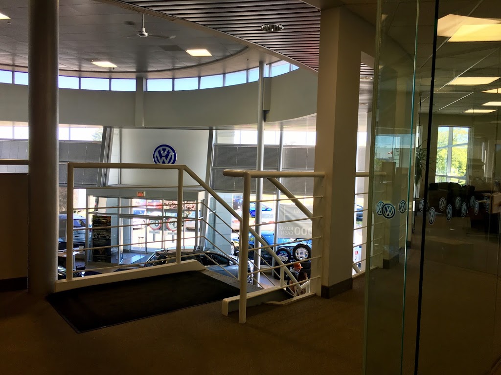 Mississauga Volkswagen | 2420 Motorway Blvd, Mississauga, ON L5L 1X3, Canada | Phone: (905) 569-3233