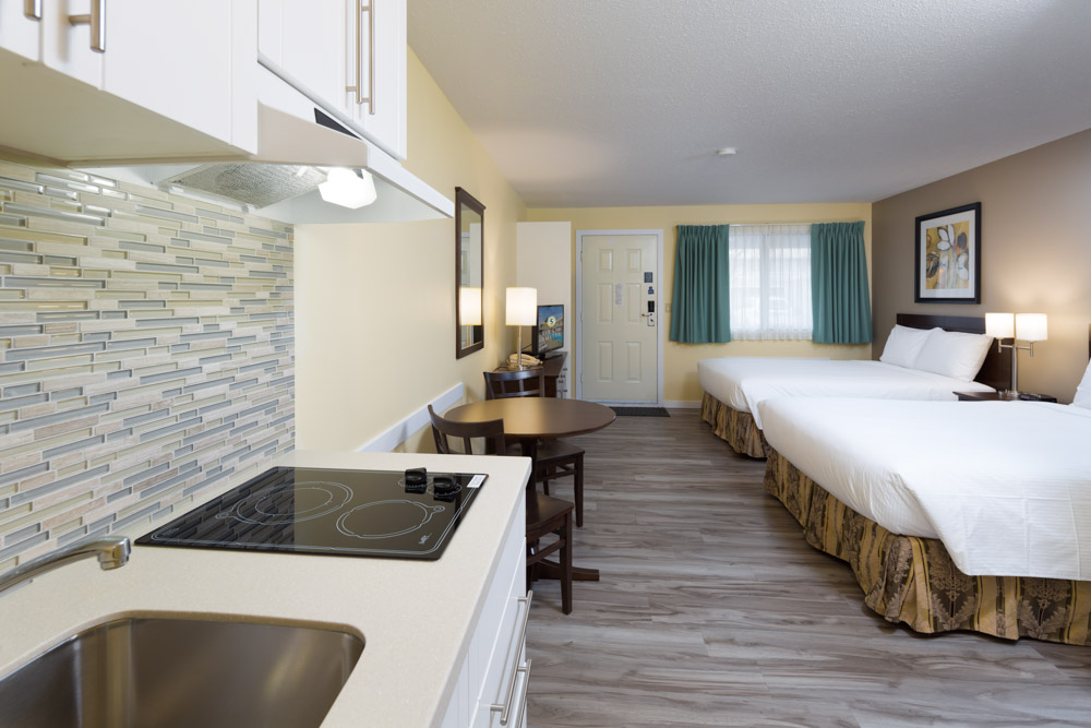 Siesta Suites Kelowna | 3152 Lakeshore Rd, Kelowna, BC V1W 3T1, Canada | Phone: (250) 763-5013