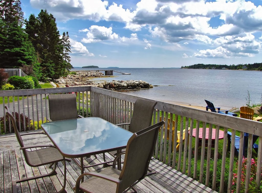 Larindas Landing Oceanfront Cottages | 7532 St Margarets Bay Rd, Boutiliers Point, NS B3Z 1S6, Canada | Phone: (866) 766-2233