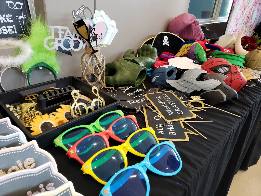 Magic Mirror Photobooth Winnipeg | 600 McGregor St, Winnipeg, MB R2W 0P1, Canada | Phone: (204) 230-0379